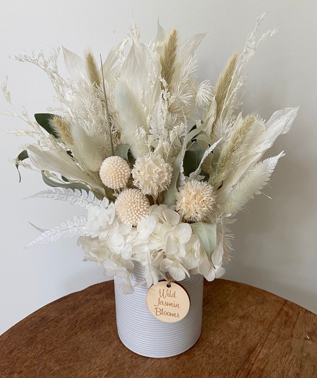 Chamomile is created using dried, preserved and faux flowers and displayed in a ceramic pot. Its natural colours add a calming vive to any room, home or office. Approx size is 28cm x 20cm including pot. Sutherland Shire delivery. Sydney wide delivery. Australia wide delivery.