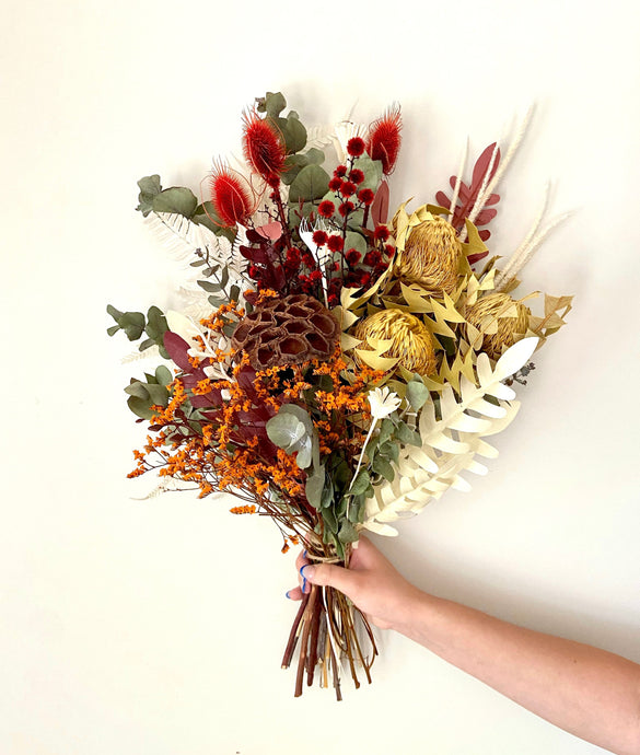 Dried Flowers. Posy dried. Dried flower arrangement.Dried flowers delivered Sutherland Shire. Dried flowers delivered Sydney. Dried flower gifts.Custom design flower arrangements.