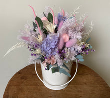 Load image into Gallery viewer, Dried Flowers. Posy dried. Dried flower arrangement.Dried flowers delivered Sutherland Shire. Dried flowers delivered Sydney. Dried flower gifts.Custom design flower arrangements.
