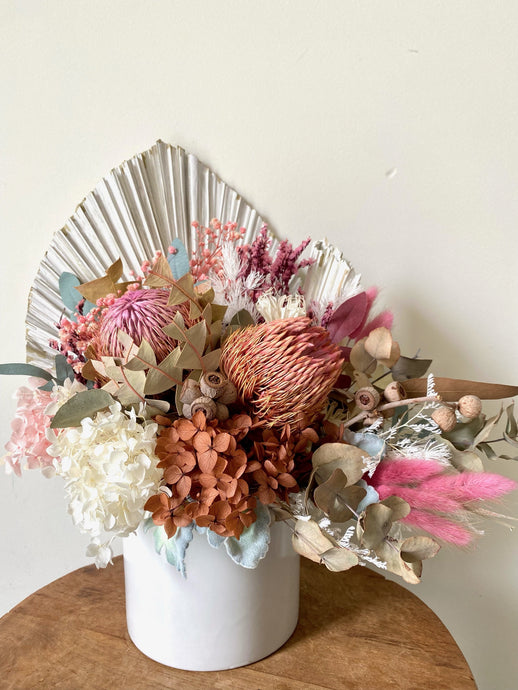 Dried Flowers. Posy dried. Dried flower arrangement.Dried flowers delivered Sutherland Shire. Dried flowers delivered Sydney. Dried flower gifts.Custom design flower arrangements.