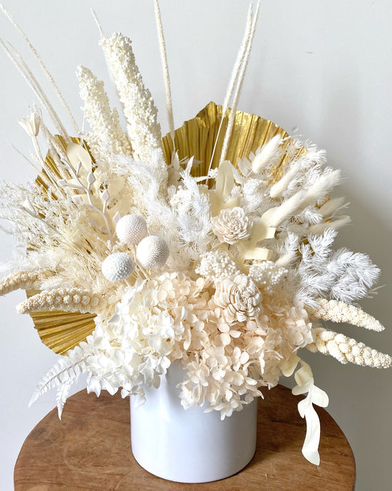 Dried Flowers. Posy dried. Dried flower arrangement.Dried flowers delivered Sutherland Shire. Dried flowers delivered Sydney. Dried flower gifts.Custom design flower arrangements.